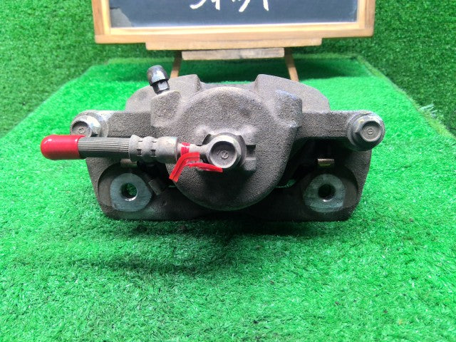 【中古】フィット DAA-GP5 左Ｆキャリパー 45019-T5C-010