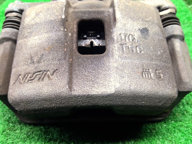 【中古】フィット DAA-GP5 左Ｆキャリパー 45019-T5C-010