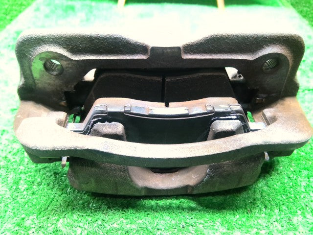 【中古】フィット DAA-GP5 左Ｆキャリパー 45019-T5C-010