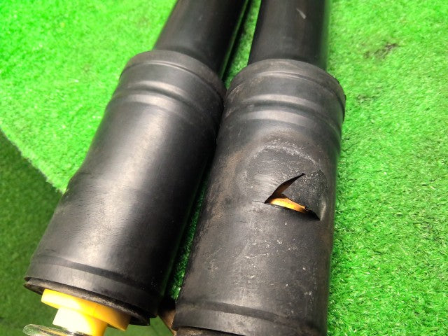 【中古】フィット DAA-GP5 リア ストラット