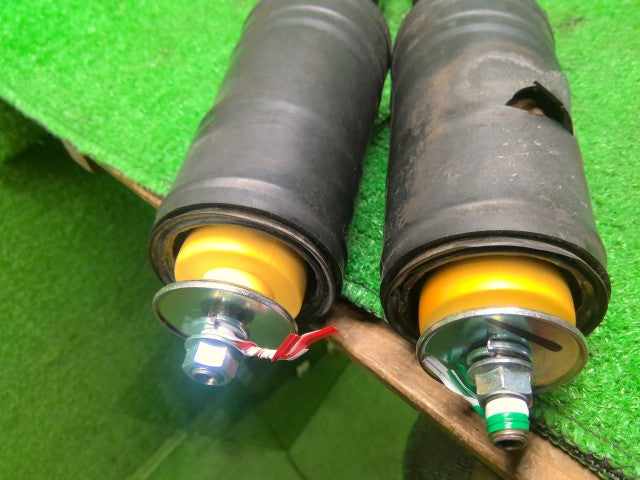 【中古】フィット DAA-GP5 リア ストラット