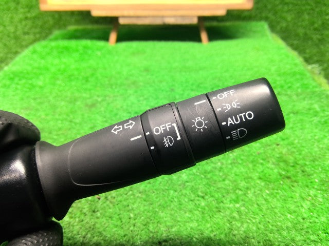 【中古】フィット DAA-GP5 ライトスイッチ 35255-T2A-U11