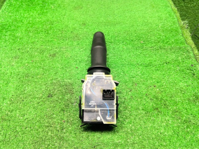 【中古】フィット DAA-GP5 ワイパースイッチ 35256-T5A-T01