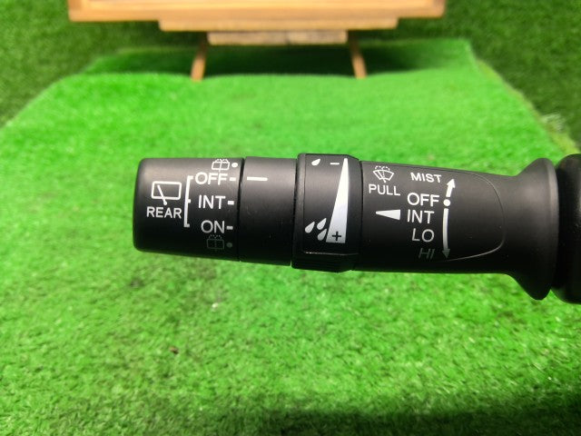 【中古】フィット DAA-GP5 ワイパースイッチ 35256-T5A-T01