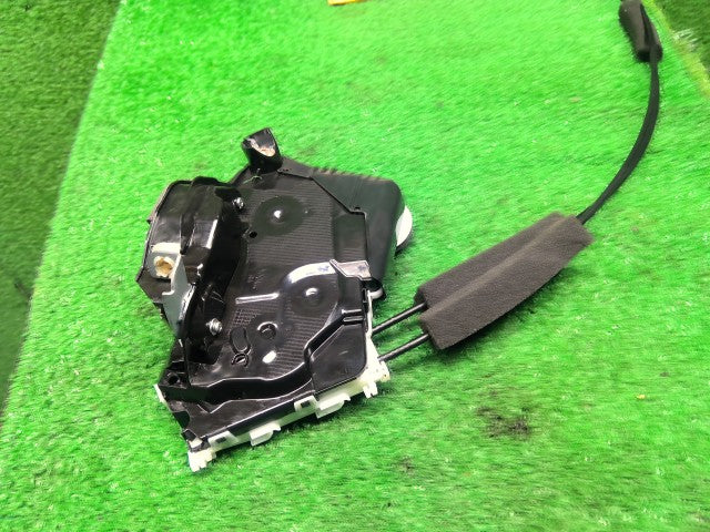 【中古】フィット DAA-GP5 右 フロント