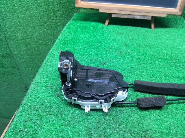 【中古】フィット DAA-GP5 右 リア