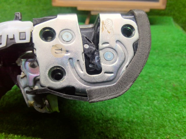 【中古】フィット DAA-GP5 右 リア