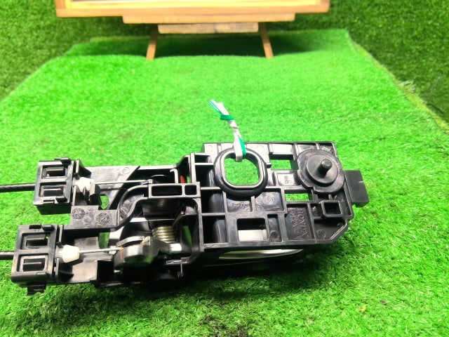 【中古】フィット DAA-GP5 右 リア