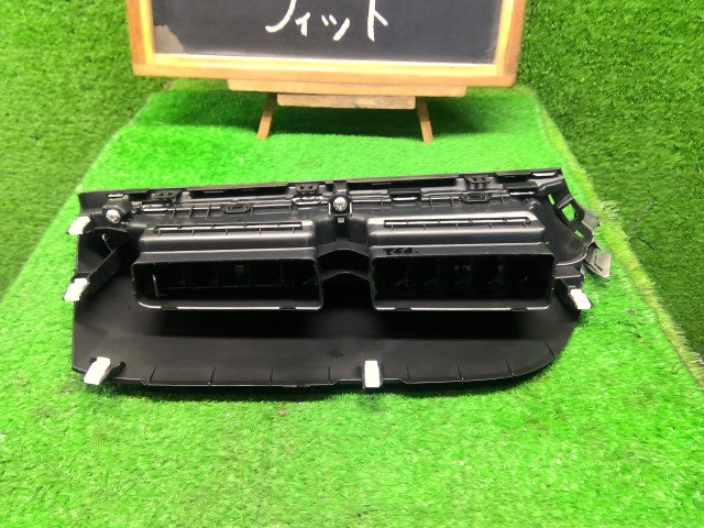 【中古】フィット DAA-GP5 エアコン吹き出し口 77612-T5A-003ZA