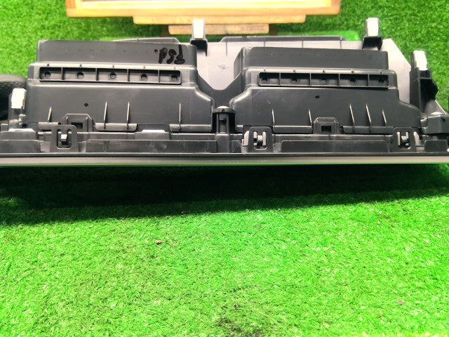 【中古】フィット DAA-GP5 エアコン吹き出し口 77612-T5A-003ZA
