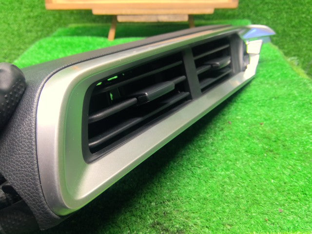 【中古】フィット DAA-GP5 エアコン吹き出し口 77612-T5A-003ZA