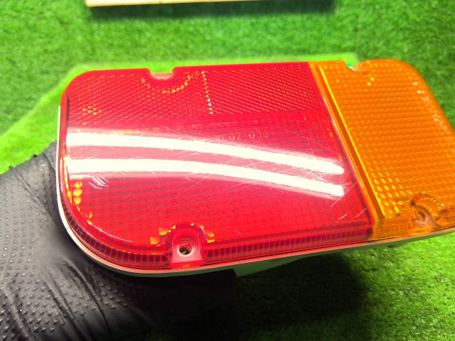 【中古】サンバー LE-TT2 右テールランプ 84201TC120