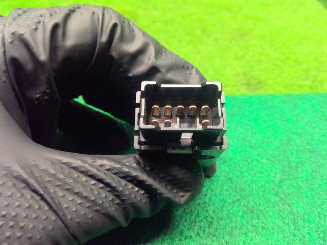 【中古】サンバー LE-TT2 ハザードスイッチ 83037TC000