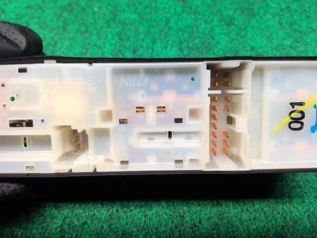 【中古】デイズルークス DBA-B21A パワーウインドウスイッチ 25400-6A00F