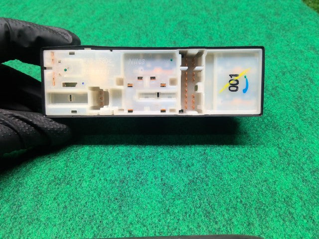 【中古】デイズルークス DBA-B21A パワーウインドウスイッチ 25400-6A00F