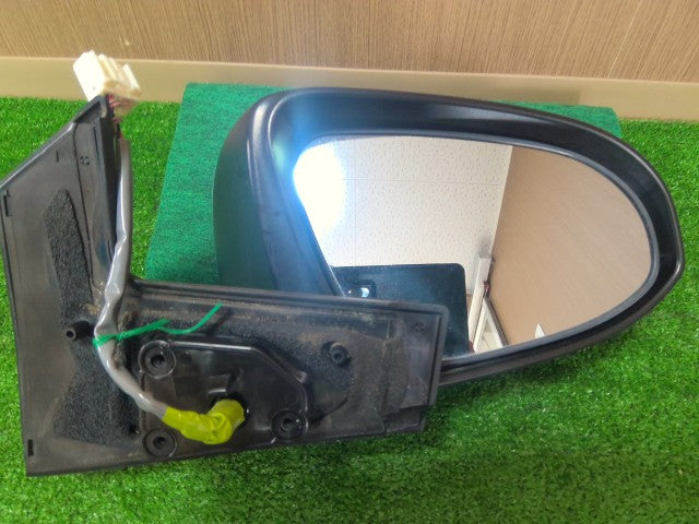 【中古】アクア DAA-NHP10 右サイドミラー 右ドアミラー