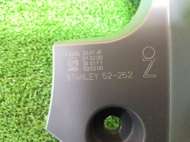 【中古】アクア DAA-NHP10 右テールランプ 右ブレーキランプ