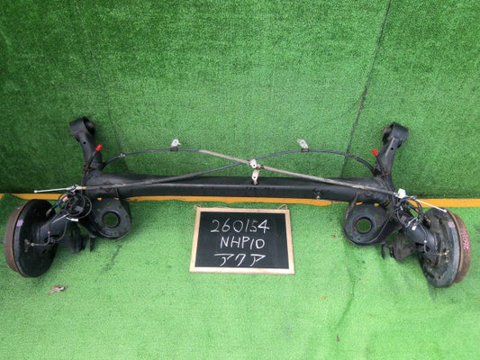 【中古】アクア DAA-NHP10 リア アクスル