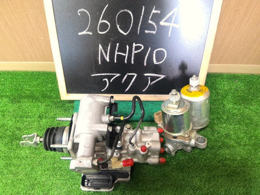 【中古】アクア DAA-NHP10 ＡＢＳアクチュエーター ブースターポンプ