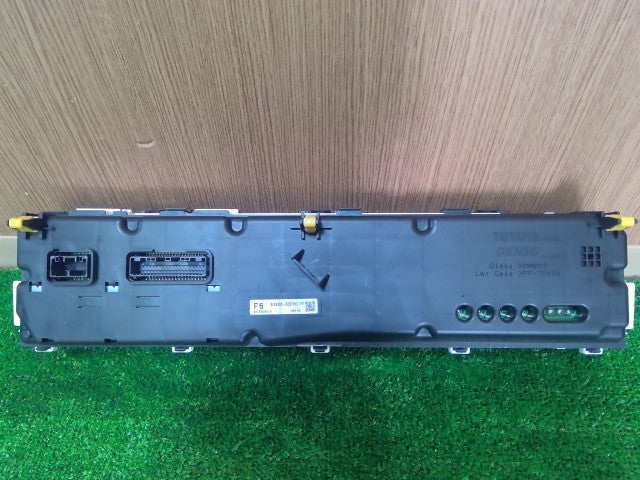 【中古】アクア DAA-NHP10 スピードメーター 83800-5CF60