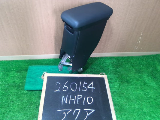 【中古】アクア DAA-NHP10 アームレスト コンソール