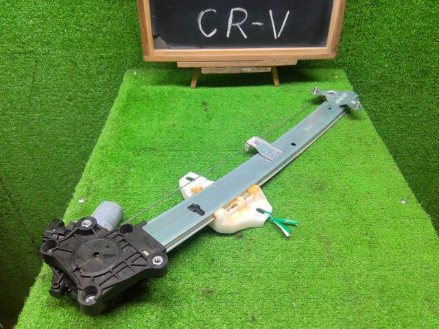 【中古】ＣＲ－Ｖ 右リアドアレギュレータ・モーター 72710-TNY-G01