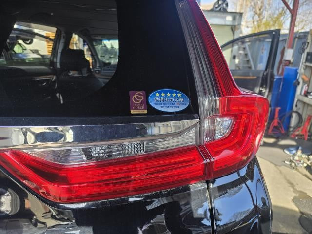 【中古】ＣＲ－Ｖ 右テールランプ 33500-TLA-J01