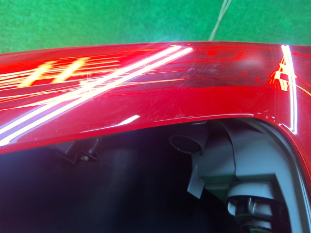 【中古】ＣＲ－Ｖ 左テールランプ 33550-TLA-J01