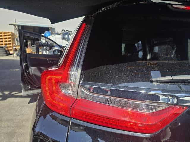 【中古】ＣＲ－Ｖ 左テールランプ 33550-TLA-J01