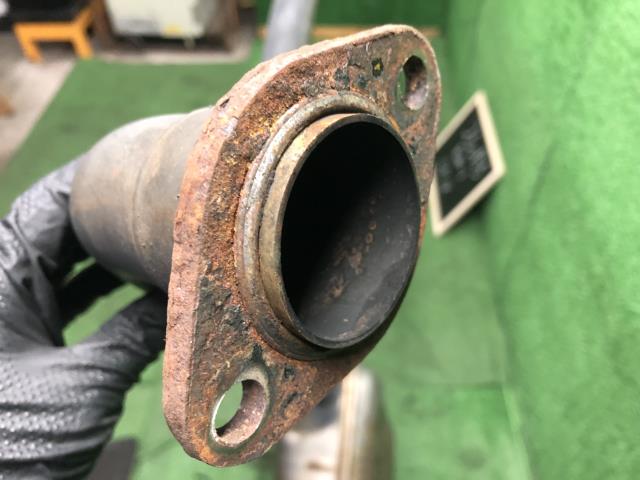 【中古】ＣＲ－Ｖ エキゾーストセンターマフラー リアマフラー 18307-TNZ-N01