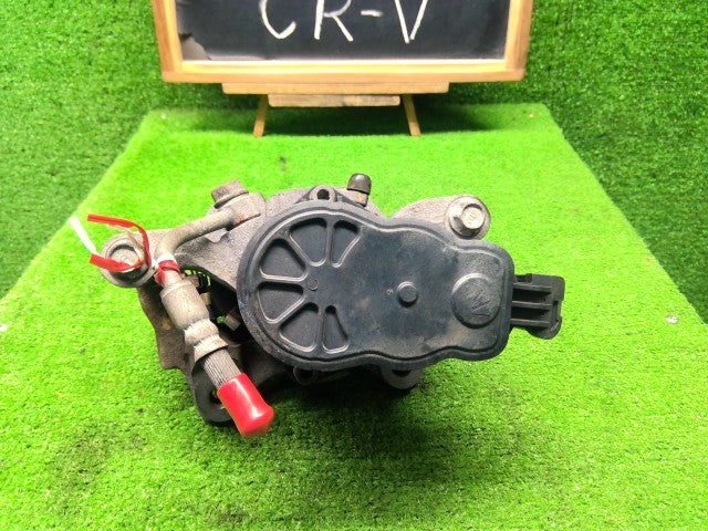 【中古】ＣＲ－Ｖ 左リアキャリパー 43019-TLA-A01