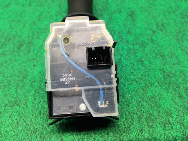【中古】ＣＲ－Ｖ ワイパースイッチ 35256-T7A-U41
