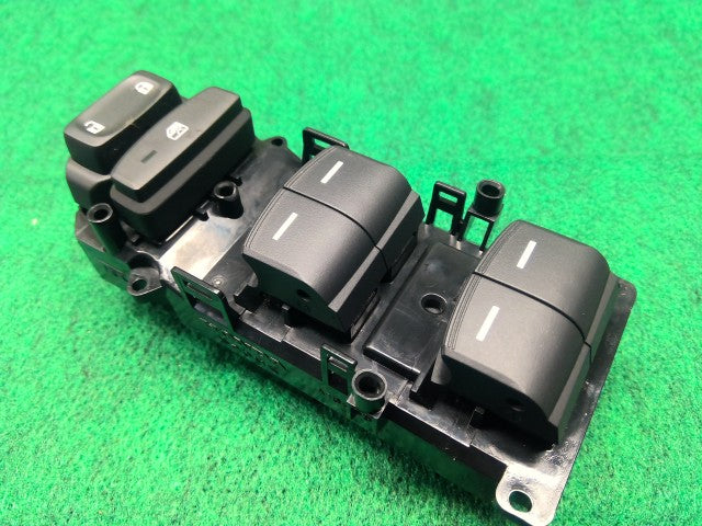 【中古】ＣＲ－Ｖ パワーウインドウスイッチ 35750-TLA-J72