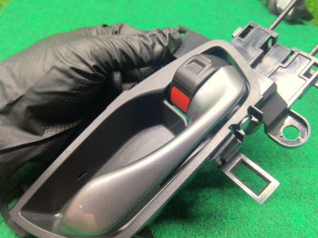 【中古】ＣＲ－Ｖ 右フロントドアロックソレノイド 72110-TME-J01
