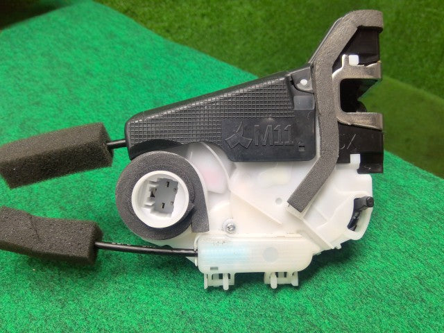 【中古】ＣＲ－Ｖ 右リアドアロックソレノイド 72610-TLA-A01