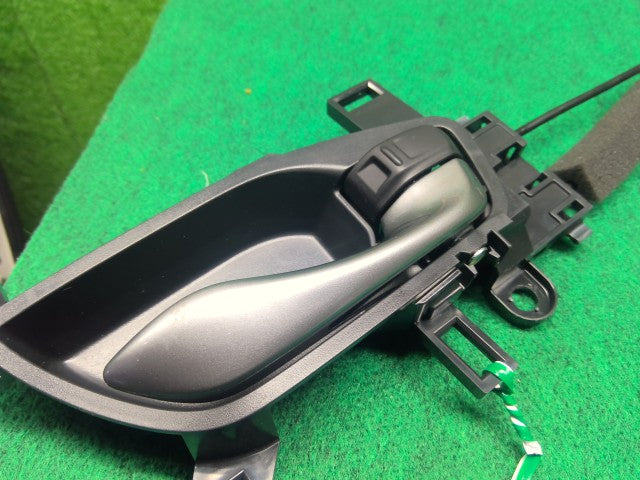 【中古】ＣＲ－Ｖ 右リアドアロックソレノイド 72610-TLA-A01