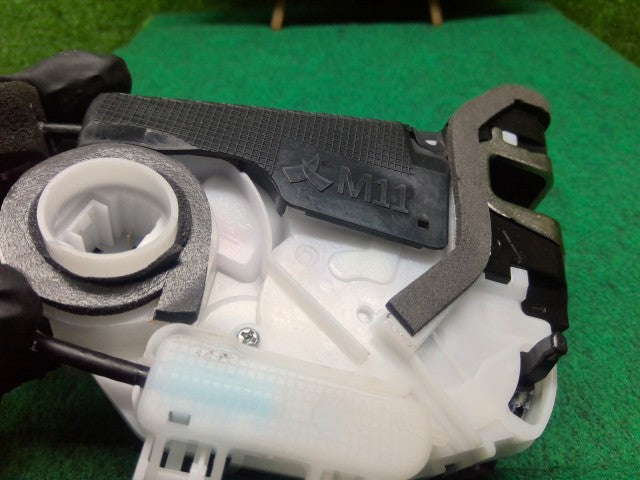 【中古】ＣＲ－Ｖ 右リアドアロックソレノイド 72610-TLA-A01