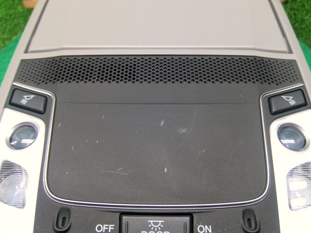 【中古】ＣＲ－Ｖ ルームランプ 83250-TLA-A11ZA