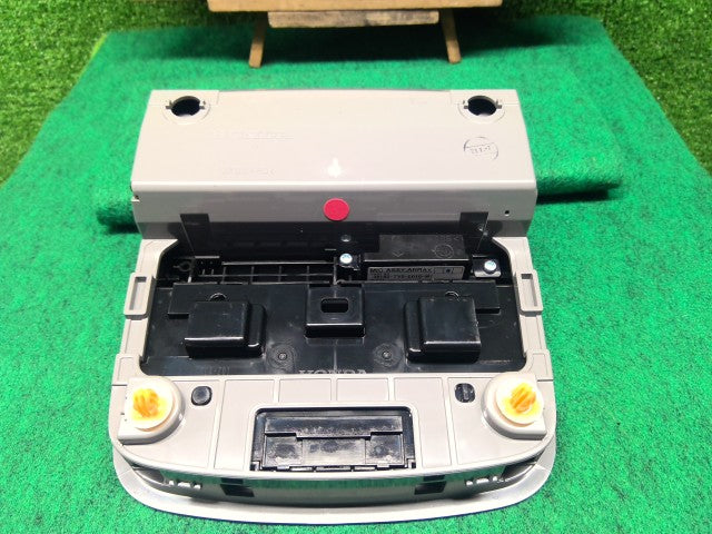 【中古】ＣＲ－Ｖ ルームランプ 83250-TLA-A11ZA