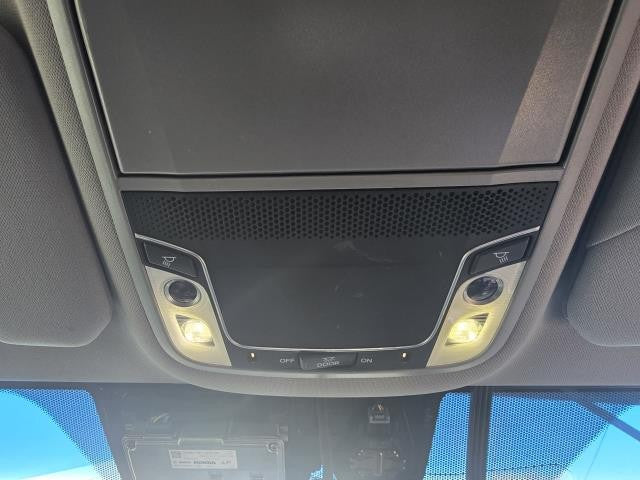 【中古】ＣＲ－Ｖ ルームランプ 83250-TLA-A11ZA