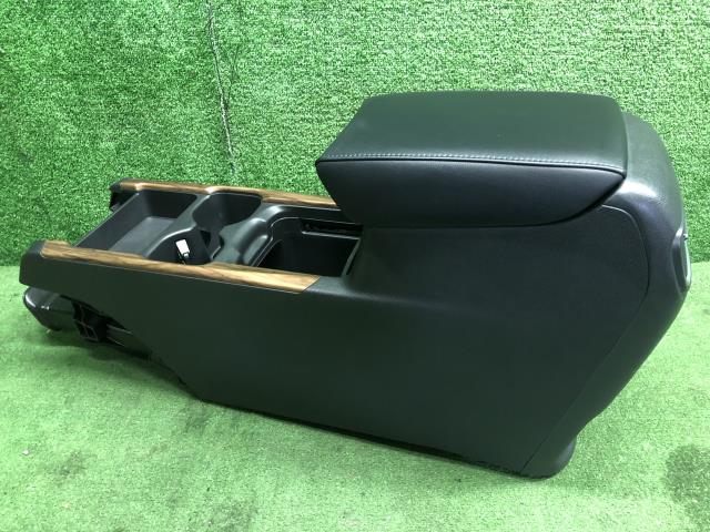 【中古】ＣＲ－Ｖ コンソールボックス 83401-TME-T51ZA