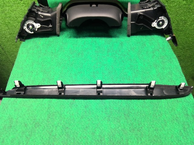 【中古】ＣＲ－Ｖ ダッシュパネル 77200-TMC-T01ZA