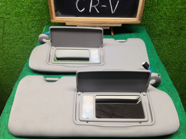 【中古】ＣＲ－Ｖ サンバイザー 83230-TLA-T61ZB