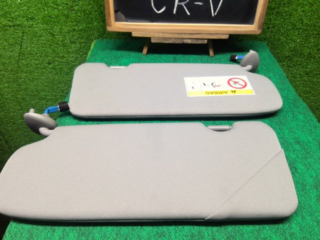 【中古】ＣＲ－Ｖ サンバイザー 83230-TLA-T61ZB