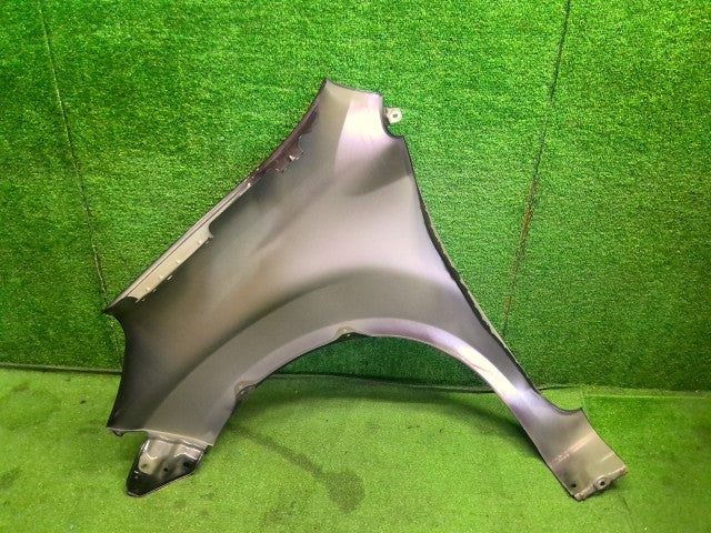 【中古】パッソ DBA-KGC35 右フロント フェンダー