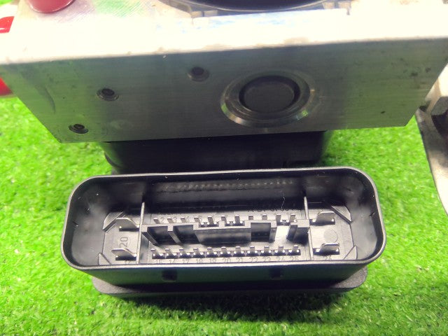 【中古】パッソ DBA-KGC35 ＡＢＳアクチュエーター 44050-B1200