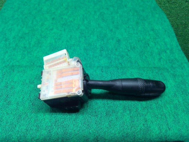 【中古】パッソ DBA-KGC35 ライトスイッチ 81410-B1030