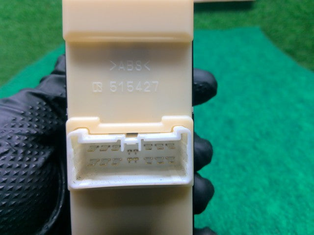 【中古】パッソ DBA-KGC35 パワーウインドウスイッチ 84820-B1100