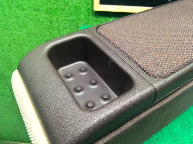 【中古】パッソ DBA-KGC35 アームレスト 72810-B1080-E0