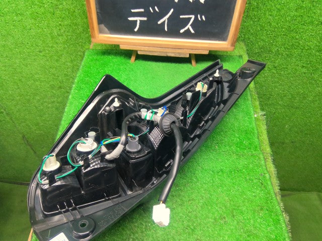 【中古】デイズ 5AA-B47W 右テールランプ 26550-7ME0A